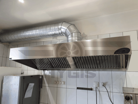 Hotte de ventilation en cuisine professionnelle - Ile-de-France