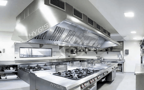 Hotte de ventilation en cuisine professionnelle - Ile-de-France