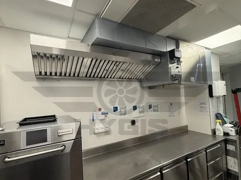 Installation d’une hotte HSE en site aéroportuaire sécurisé à Nice